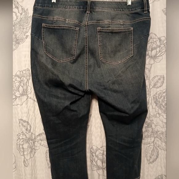 Torrid Crop Jeans sz 18 - Picture 3 of 3